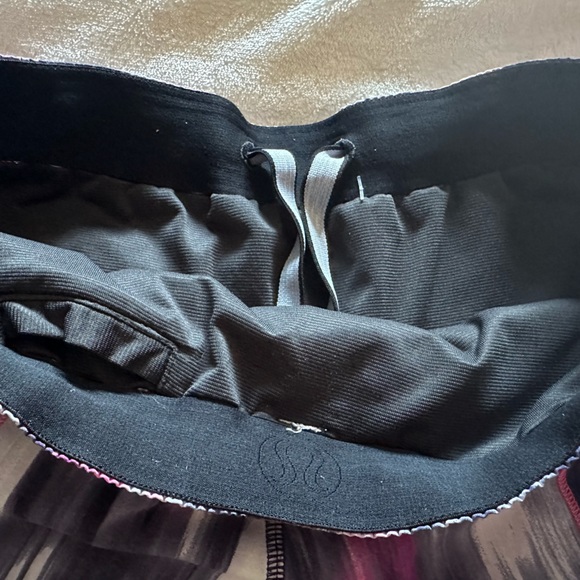 Lululemon limited edition running shorts - Picture 4 of 4